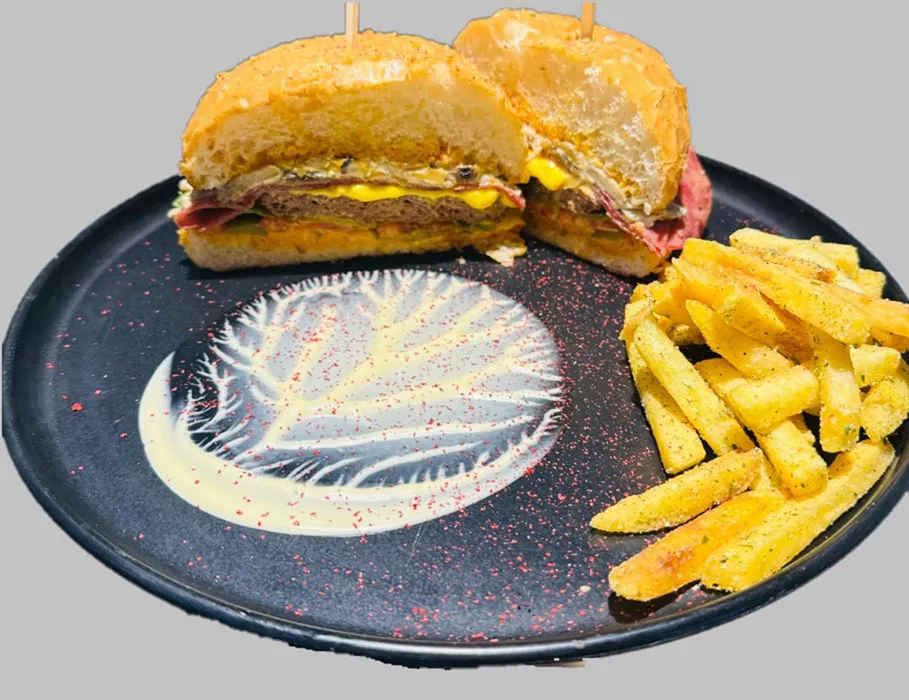 اسپشیال چیز بیکن برگر
