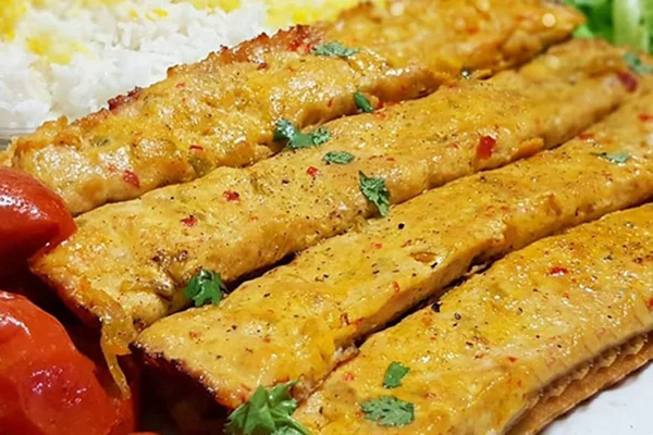 چلو کوبیده زعفرانی مرغ بشقابی (100گرم)